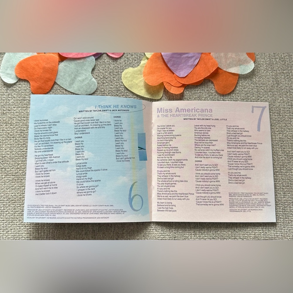 Taylor Swift signed Lover booklet with ME! cd - Picture 5 of 13